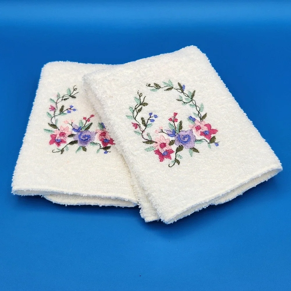 NEW Two Bibb Home Innovations Windsor Terry Crescent Floral Wash Cloths White